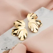 Brinco Feminino Folha Meia Flor Martelado Banhado a Ouro 18K  D France Semijóias