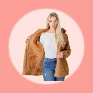 Parka feminina de sarja toda forrada de pelo por dentro com capuz.