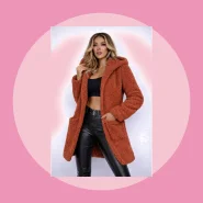 Casaco Teddy Feminino Peluciado com capuz e Bolso Lateral Shopee.