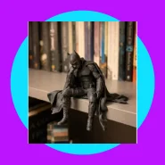 Batman Sentado Triste Miniatura – Action Figure Geek