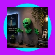 Alienígena Decorativo de Parede com Cabeça e Mãos 3D