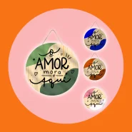 Quadro Decorativo Frase o Amor Mora Aqui, Decoração de Sala