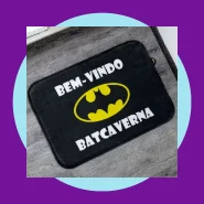 Tapete de Entrada BemVindo Batcaverna 55x35cm Antiderrapante